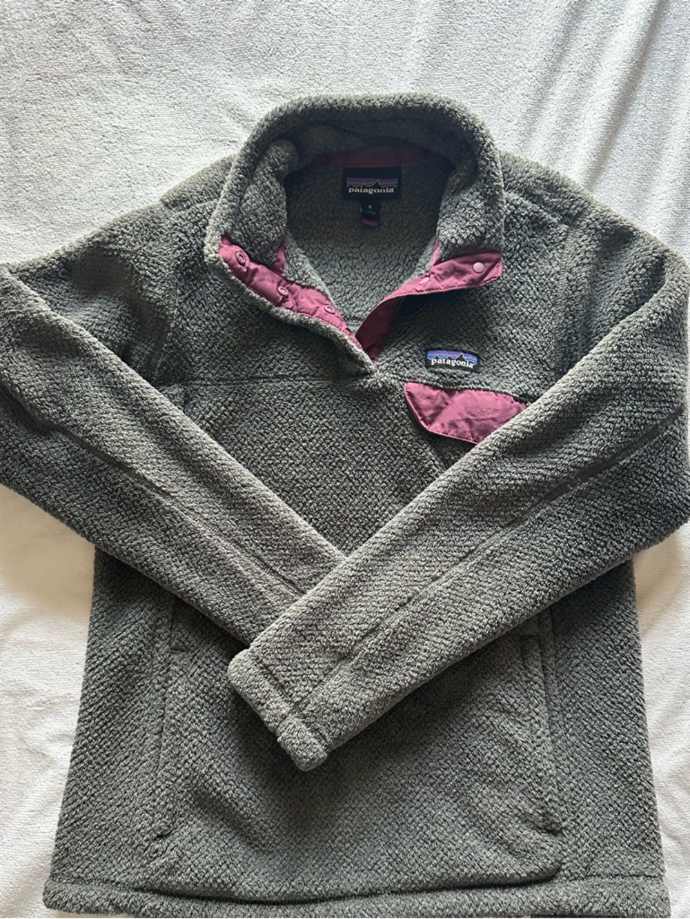 Patagonia Dark Grey Fleece Pullover with Maroon Accents